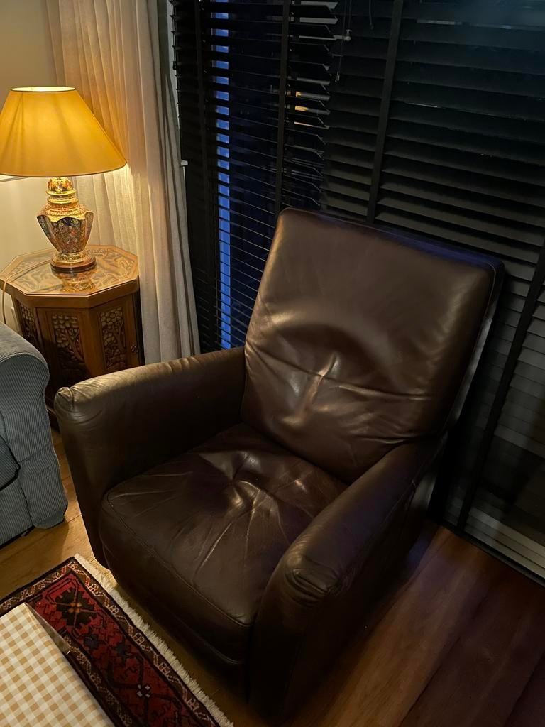 Leren relaxfauteuil met voetenbank, Huis en Inrichting, Fauteuils, Ophalen, Gebruikt, 50 tot 75 cm, Leer