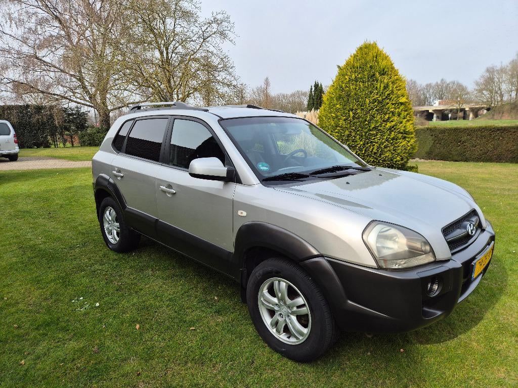 Hyundai Tucson 2.0 I 2WD 2008 Grijs airco leder 2e eigenaar, Auto's, Hyundai, Bedrijf, Tucson, ABS, Airbags, Airconditioning, Alarm