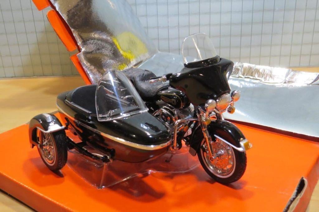 Harley Davidson sidecar zijspan FLHT 1997 1:18 (16), Hobby en Vrije tijd, Maisto, May Cheong Group France S.A.S., Nieuw, Ophalen of Verzenden