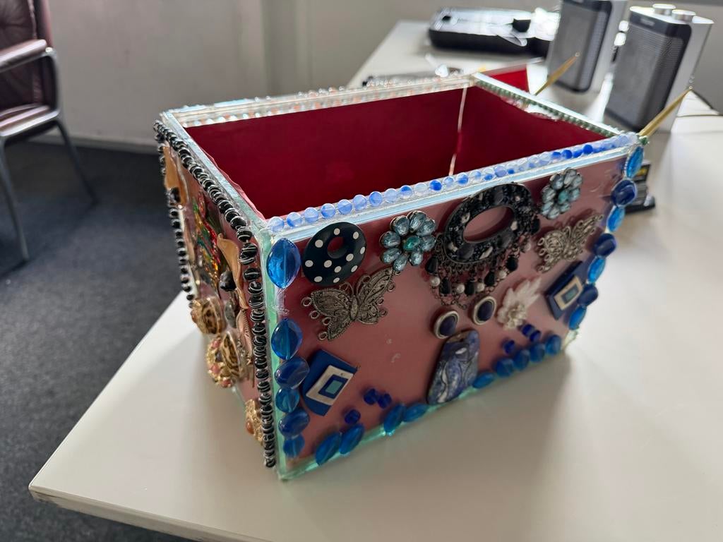 Unieke handgemaakte decoratieve opbergdoos, Huis en Inrichting, Woonaccessoires | Kisten, Ophalen, Gebruikt, Glas, Minder dan 50 cm