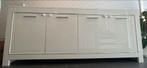 Wit hoogglans dressoir met zilverkleurige details 207 cm, Huis en Inrichting, Kasten | Dressoirs, Ophalen, Zo goed als nieuw, 25 tot 50 cm