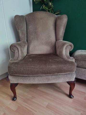 Vintage relax fauteuil + poef beschikbaar voor biedingen