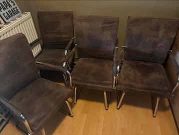 4 eetkamerstoelen gratis