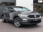 Volkswagen T-Roc 1.5 TSI Style Business Automaat | Trekhaak, Auto's, Volkswagen, Stof, 150 pk, Bedrijf, SUV of Terreinwagen