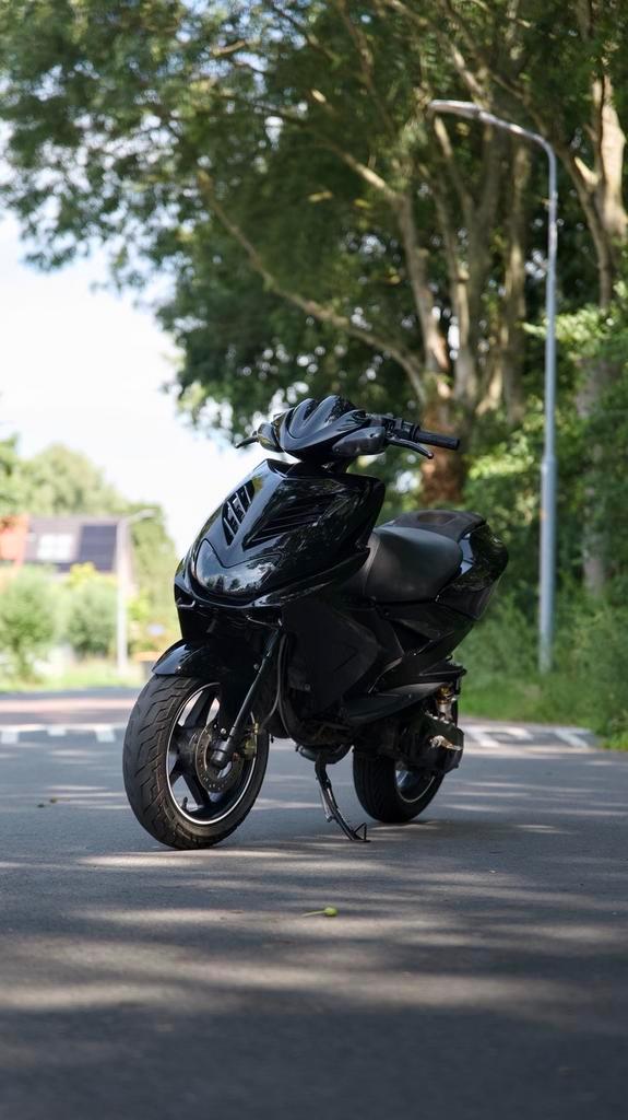 Yamaha aerox 70 cc, Fietsen en Brommers, Scooters | Yamaha, Zo goed als nieuw, Aerox, Maximaal 45 km/u, Tweetakt, Ophalen