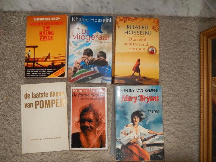 Fatale Kust Hughes Mary Bryant Trilogie v Kampen 2x Hosseini, Boeken, Historische romans, Zo goed als nieuw, Ophalen of Verzenden