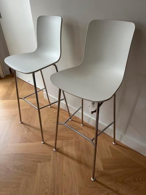 Vitra hal stool high wit, Huis en Inrichting, Barkrukken, Zo goed als nieuw, 2 krukken, Ophalen