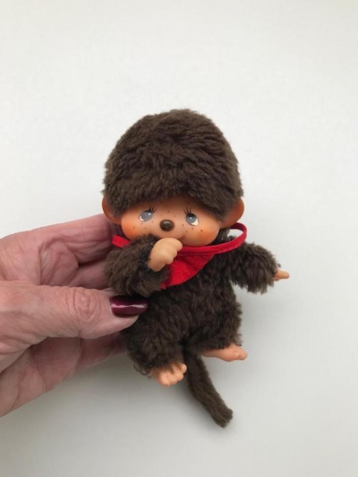Monchhichi aapje klein met rode slap, Kinderen en Baby's, Speelgoed | Knuffels en Pluche, Overige typen, Ophalen of Verzenden