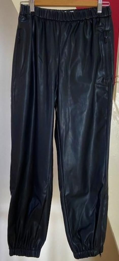 Weekday - zwarte broek, Kleding | Dames, Broeken en Pantalons, Zo goed als nieuw, Maat 38/40 (M), Zwart, Lang, Ophalen of Verzenden