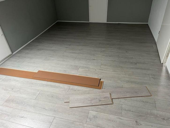 Gebruikt Laminaat - 15-18 m2 met ondervloer GRATIS, Doe-het-zelf en Verbouw, Vloerdelen en Plavuizen, Gebruikt, Laminaat, Kunststof