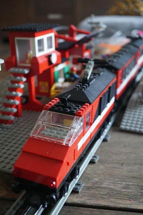 Lego 12volt hogesnelheidstrein en verlicht station 7745 7824, Kinderen en Baby's, Speelgoed | Duplo en Lego, Gebruikt, Lego, Complete set