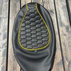 Zadelhoes Piaggio Zip audi rs geel custom buddydek, Piaggio, Info@jynkx.com, Jynkx, Nieuw