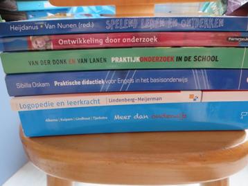 Pakket studieboeken Pedagogische Academie beschikbaar voor biedingen
