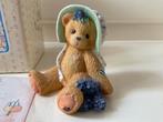 Cherished teddies Veronica spring catalog exclusive doos cer, Verzamelen, Ophalen of Verzenden, Zo goed als nieuw, Beeldje, Cherished Teddies
