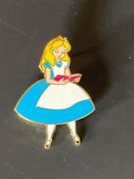 Alice in Wonderland Down the Rabbit Hole Anniversary pin, Nieuw, Overige typen, Ophalen of Verzenden, Overige figuren