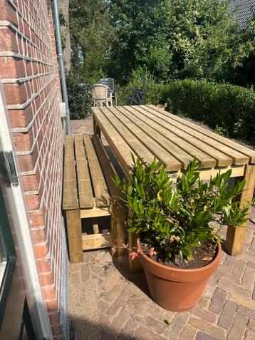 Tafel en bankje terras buitentafel nieuw beschikbaar voor biedingen