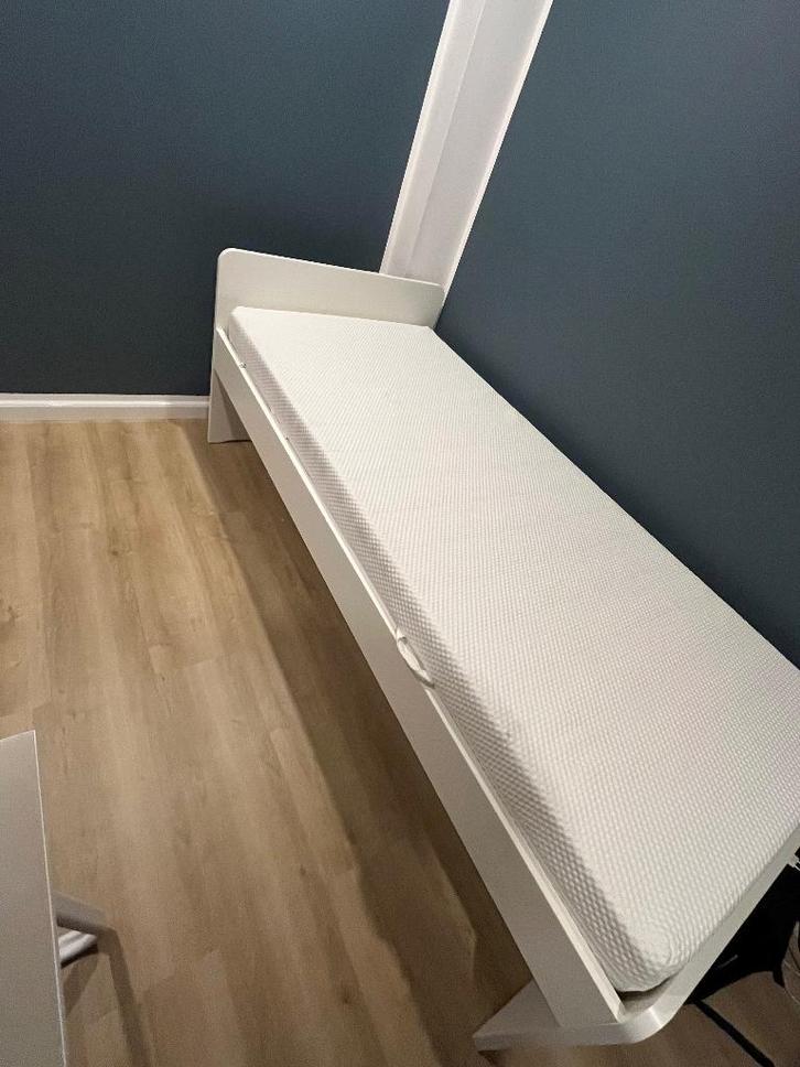 SLÄKT IKEA Bedframe met lattenbodem, wit, 90x200 cm, Huis en Inrichting, Slaapkamer | Bedden, Eenpersoons, 90 cm, Hout, Wit, Ophalen