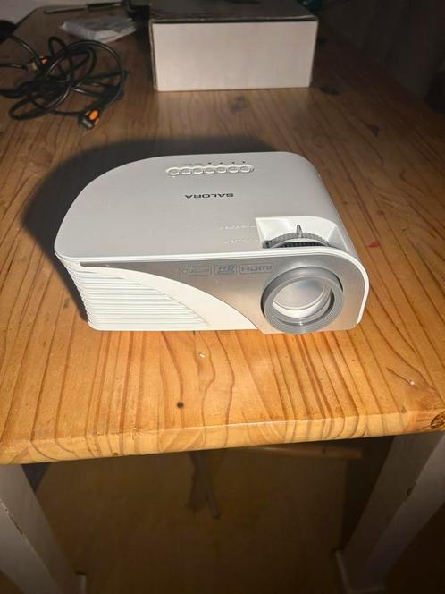 Salora HD LED Beamer, Audio, Tv en Foto, Beamers, Zo goed als nieuw, LED, Ophalen of Verzenden
