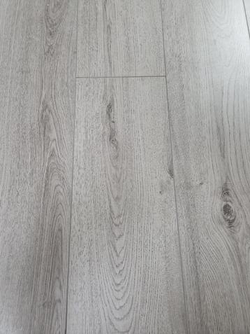 LAMINAAT  KronoSwiss Summer Oak SP 870 € 18,95 per m². beschikbaar voor biedingen