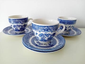 3 Old Willow theekopjes en 4 schotels. beschikbaar voor biedingen