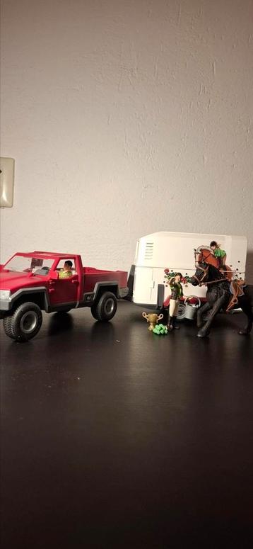 Shleich Auto met trailer en paard  beschikbaar voor biedingen