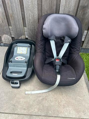Schone maxi cosi Pearl + family fix beschikbaar voor biedingen