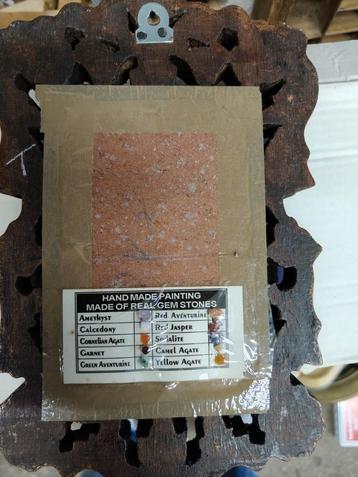 Indiase Gemstone Schilderij in Houten Frame beschikbaar voor biedingen
