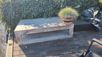 Leuke steigerhouten tafel beschikbaar voor biedingen