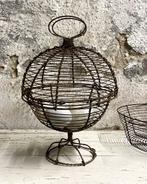 Brocante oude Franse draad eiermand op voetje, Ophalen of Verzenden