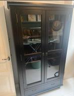 Zwarte Vitrinekast met Glazen Deuren, Huis en Inrichting, Kasten | Buffetkasten, Ophalen, Gebruikt, 50 tot 100 cm, Glas