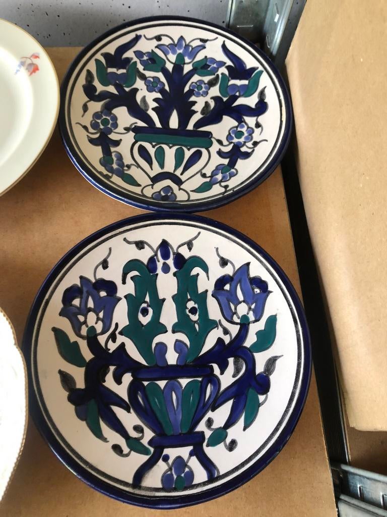 Handgeschildere tunesische aardewerk borden 2x, Ophalen of Verzenden