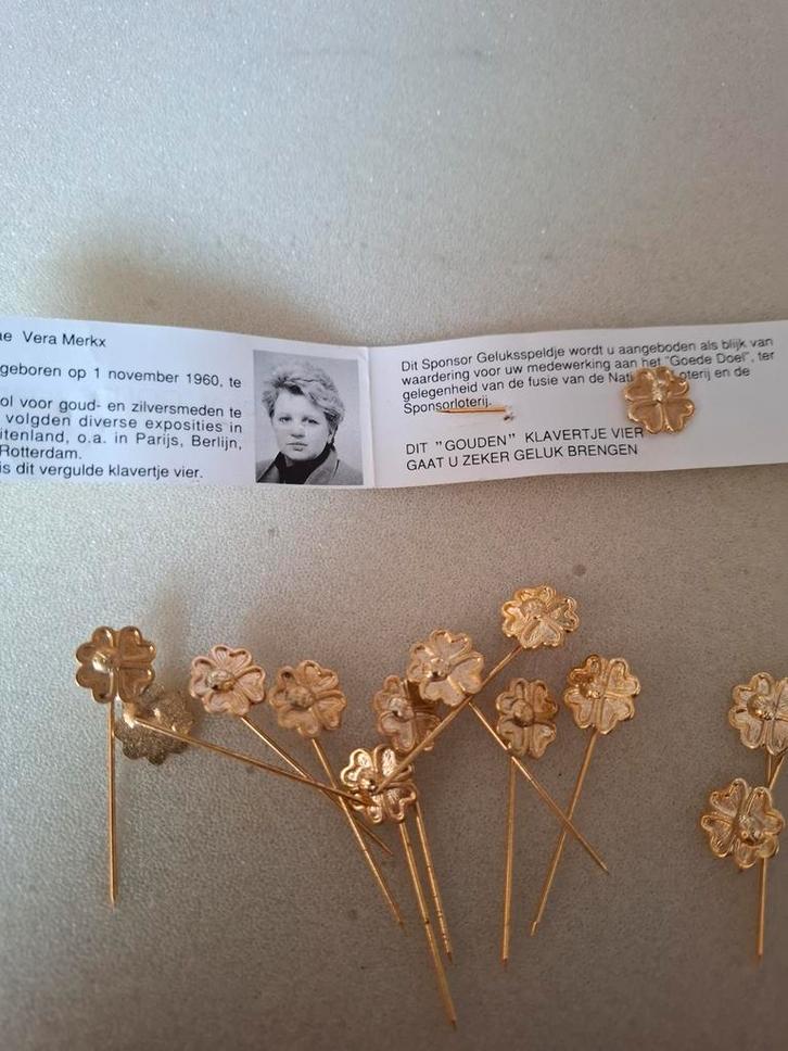 Vergulde Klavertjes Vier - Los of Ruil, Verzamelen, Speldjes, Pins en Buttons, Zo goed als nieuw, Ophalen of Verzenden