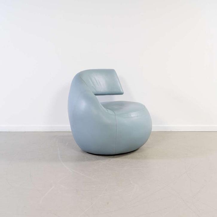 1x Leolux Gisa Fauteuil Draaibaar Lichtblauw – Leer, Huis en Inrichting, Fauteuils, Zo goed als nieuw, Leer, 75 tot 100 cm, 75 tot 100 cm