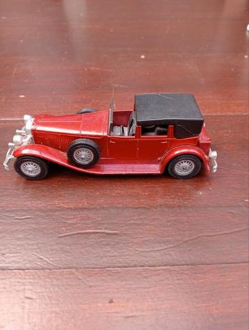 Vintage Rode Speelgoedauto beschikbaar voor biedingen