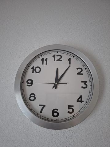 Keuken klok rond zilver beschikbaar voor biedingen
