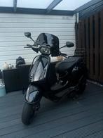 Vespa sprint zwart full option, Fietsen en Brommers, Scooters | Vespa, Vespa S, Ophalen of Verzenden, Zo goed als nieuw, Benzine