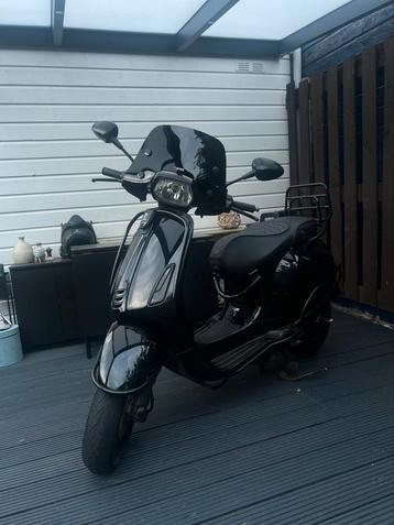 Vespa sprint zwart full option beschikbaar voor biedingen