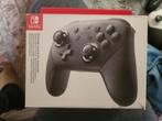 NIEUW in doos de Originele Nintendo Switch Pro controller, Spelcomputers en Games, Games | Nintendo Switch, 3 spelers of meer