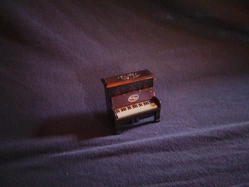 Piano miniatuur puntenslijper, Verzamelen, Overige Verzamelen, Zo goed als nieuw, Ophalen of Verzenden