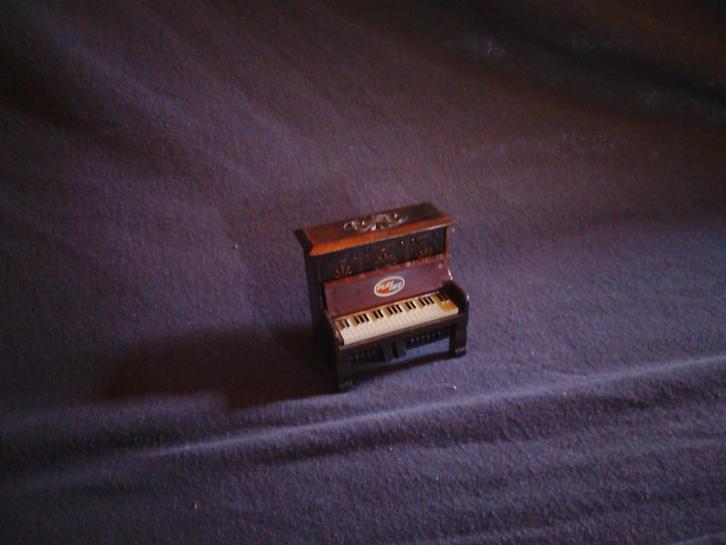 Piano miniatuur puntenslijper, Verzamelen, Overige Verzamelen, Zo goed als nieuw, Ophalen of Verzenden