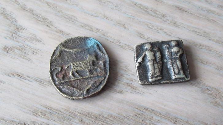 2 oude stempelafdrukken of gewicht met afb / bodemvondst, Antiek en Kunst, Antiek | Koper en Brons, Brons, Ophalen of Verzenden
