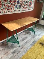 Smal zelfgemaakt bureau met groene poten, Ophalen, Gebruikt, Bureau