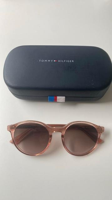 Tommy Hilfiger zonnebril - zacht roze beschikbaar voor biedingen
