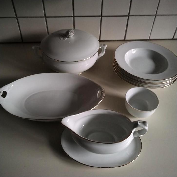 Furstenberg servies met gouden rand, Huis en Inrichting, Keuken | Servies, Zo goed als nieuw, Bord(en), Overige stijlen, Porselein