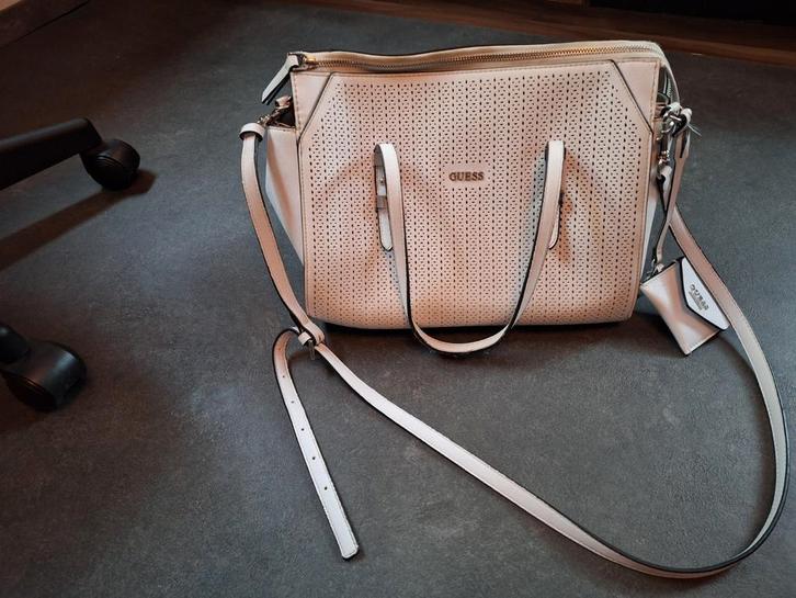 Guess damestas wit, Sieraden, Tassen en Uiterlijk, Tassen | Damestassen, Zo goed als nieuw, Handtas, Wit, Ophalen of Verzenden