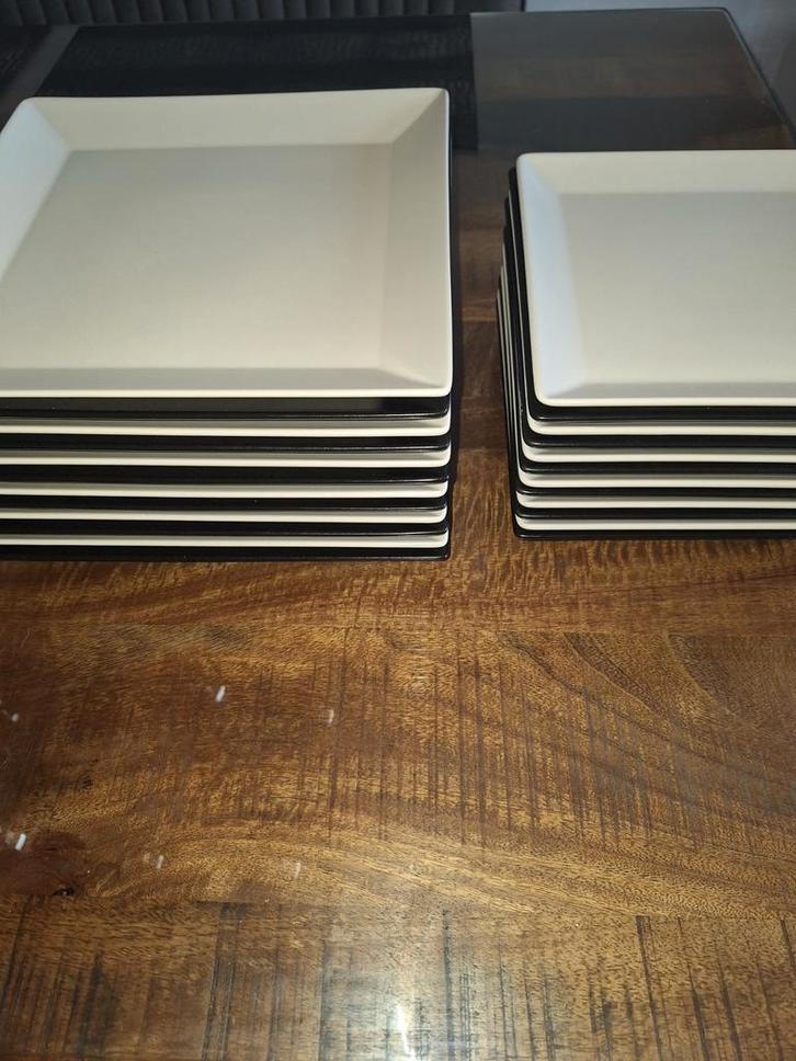 Vierkante diner en ontbijt borden zwart en wit., Huis en Inrichting, Keuken | Servies, Bord(en), Overige stijlen, Porselein, Ophalen of Verzenden