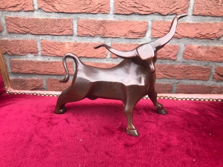 fraai gestileerd bronzen beeld van een stier, Antiek en Kunst, Kunst | Beelden en Houtsnijwerken, Ophalen of Verzenden