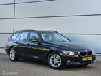 BMW 3-serie Touring 318d 1e Eignr|Leder|Navi|Cruise|Nap|Boek, Auto's, 4 cilinders, Zwart, Leder, 3-Serie