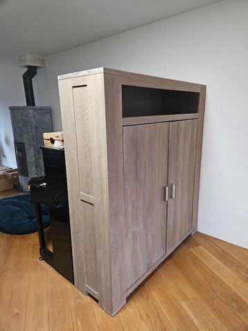 Houten kast - 170(H)x150(B)x45(D) beschikbaar voor biedingen