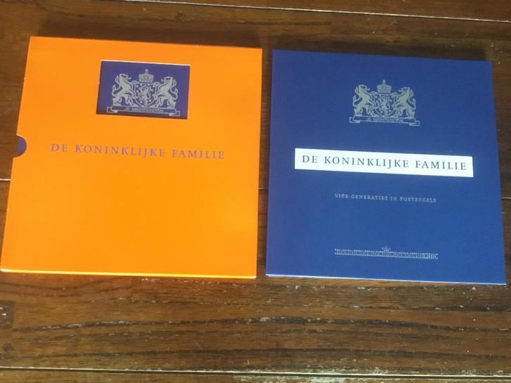 Luxe presentatiemap 'de koninklijke familie', Verzamelen, Koninklijk Huis en Royalty, Nieuw, Postzegel(s) of Munt(en), Nederland